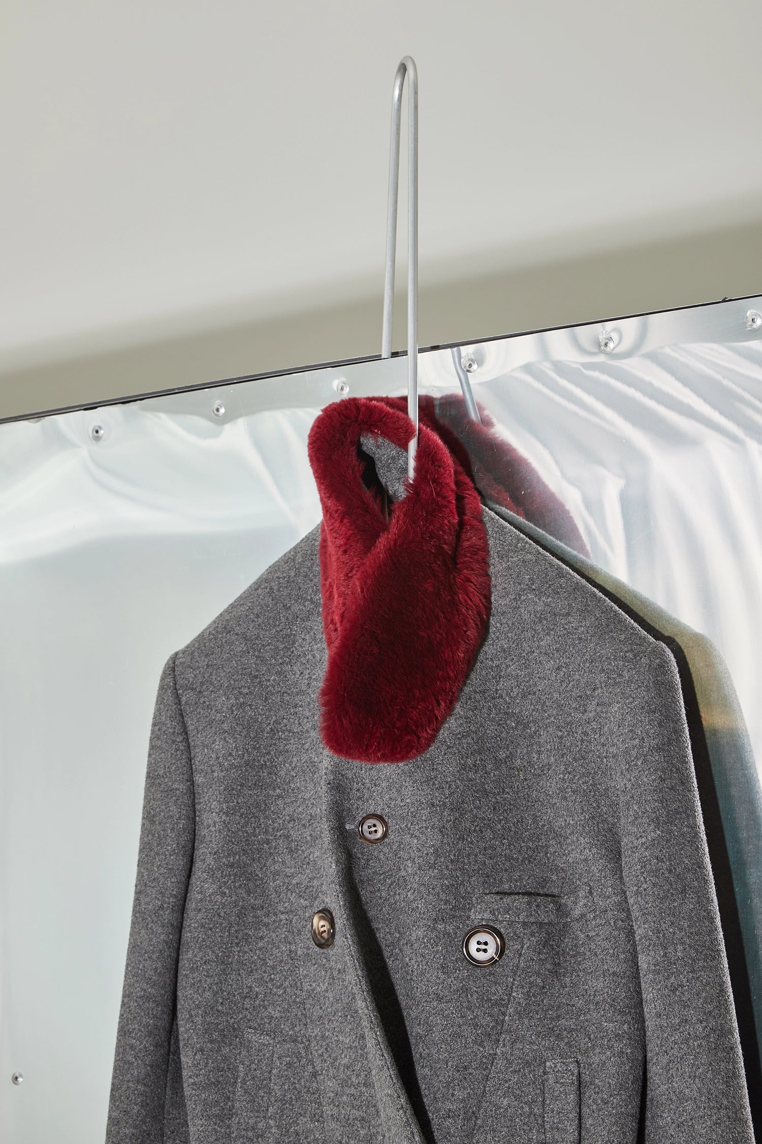 Tailored Mid-length Wool Coat with Contrast Red Fur Collar