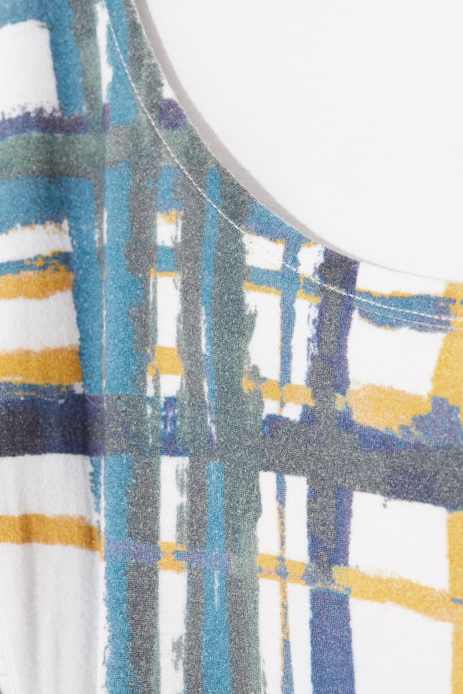Scoop neck half sleeve t-shirt with engineered tartan print