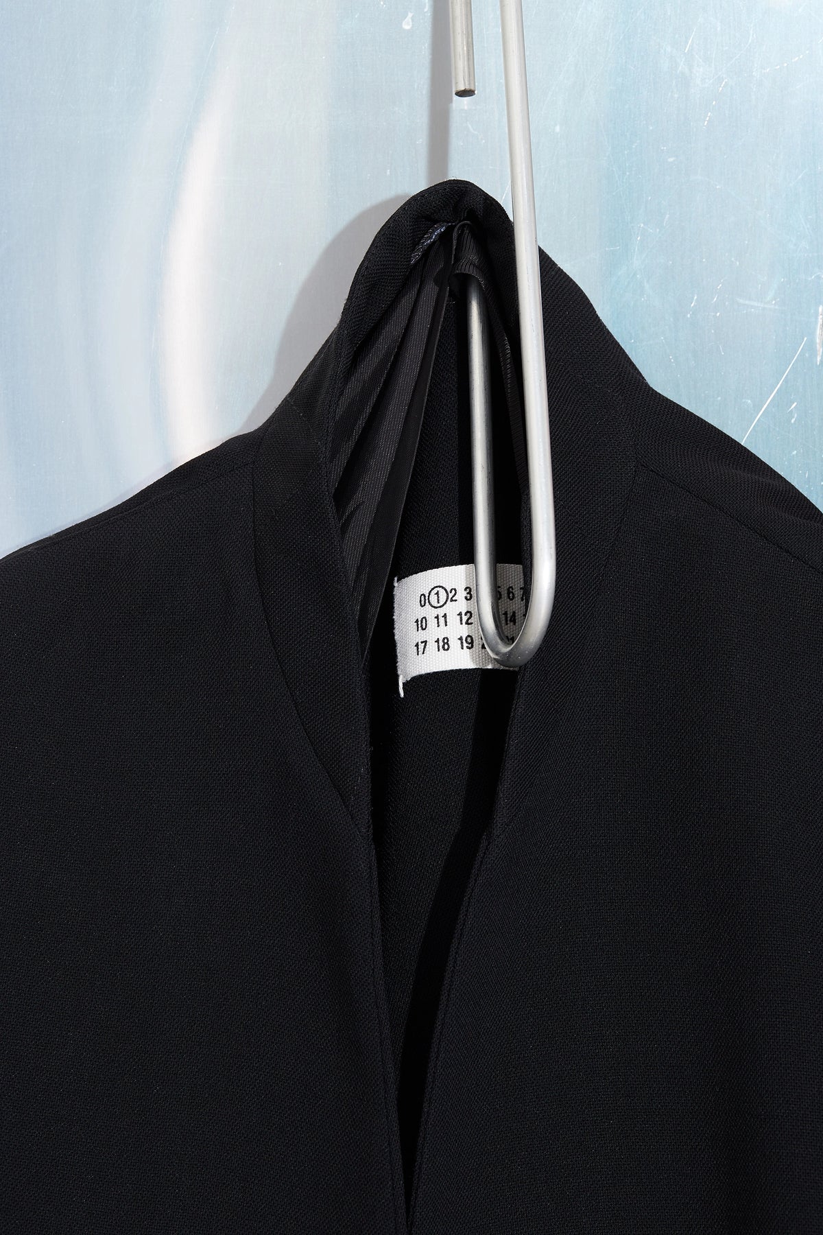 Collarless longline blazer