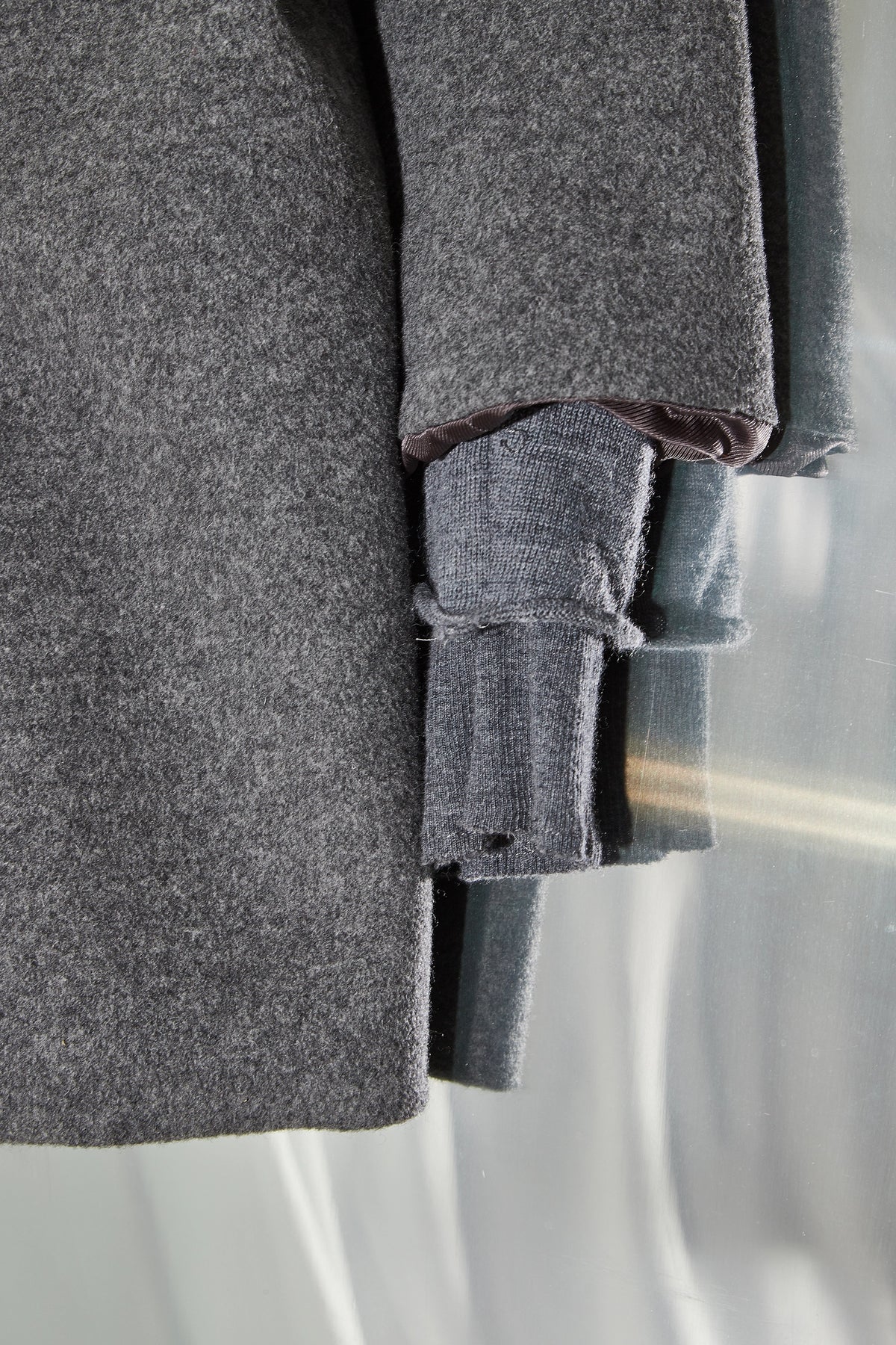 Tailored Mid-length Wool Coat with Contrast Red Fur Collar