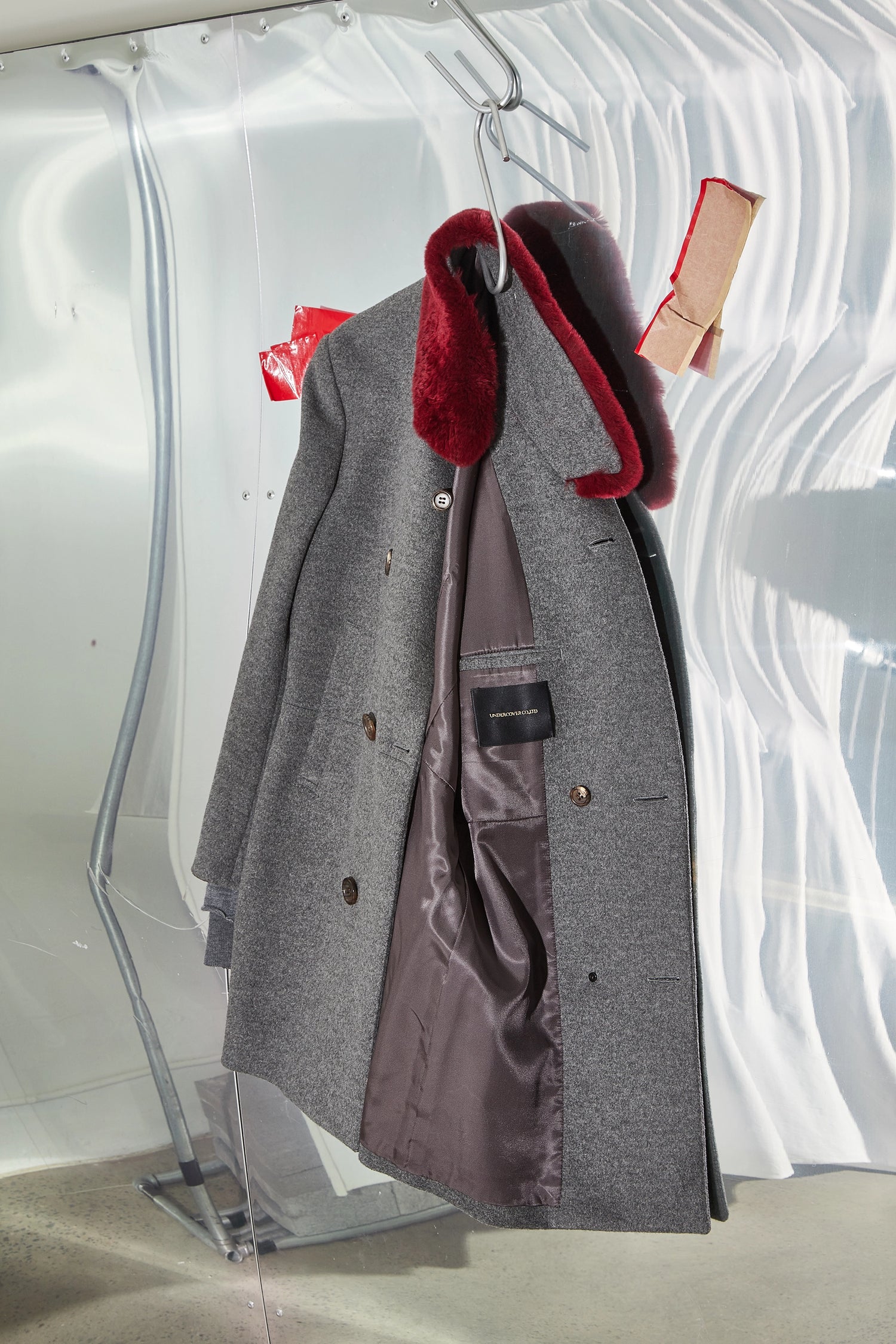Tailored Mid-length Wool Coat with Contrast Red Fur Collar