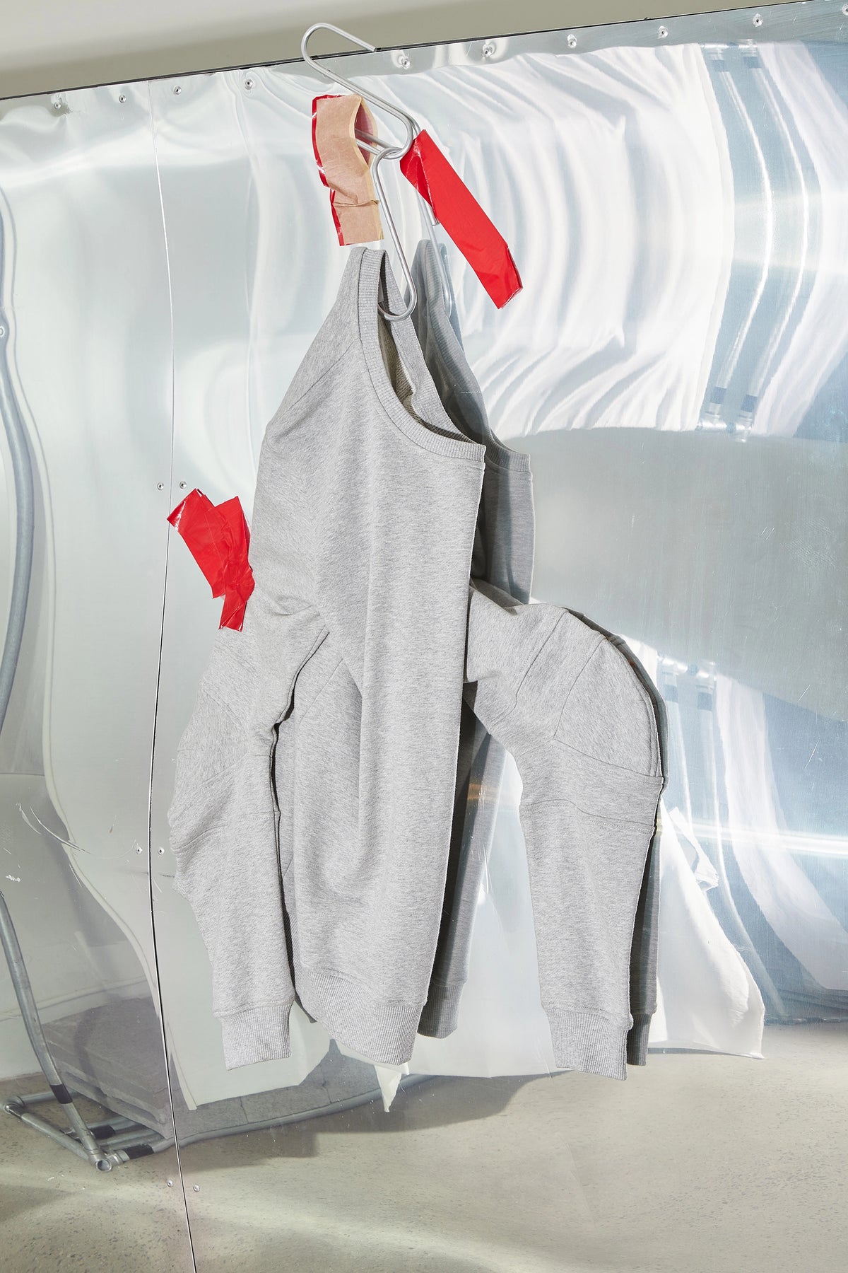 Crewneck sweatshirt with medieval sleeve details
